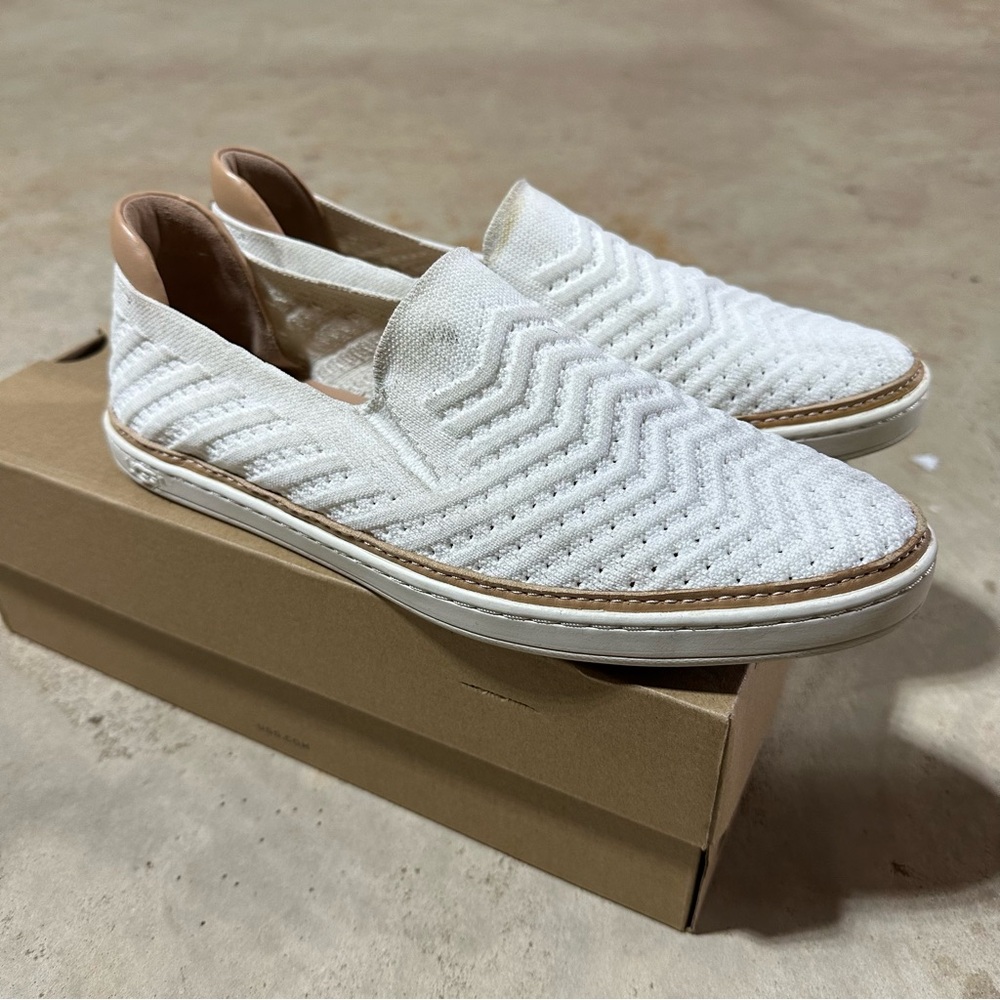 UGG Sammy Chevron Trainers Slip-On Slippers Sneakers White & Tan Size 9 - Picture 7 of 13